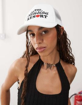 Collusion COLLUSION Cap with resort novelty embroidery in off-white