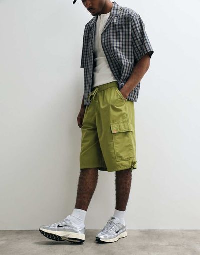 Collusion COLLUSION cargo jorts in khaki-Green