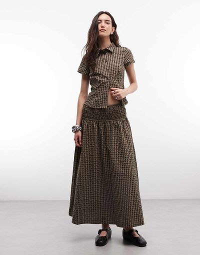 Collusion COLLUSION channeled waist maxi skirt in brown and black plaid