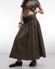 Collusion COLLUSION channeled waist maxi skirt in brown and black plaid - 2