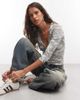 Collusion COLLUSION deep v-neck 3/4 sleeve top in camo print-Green - 2