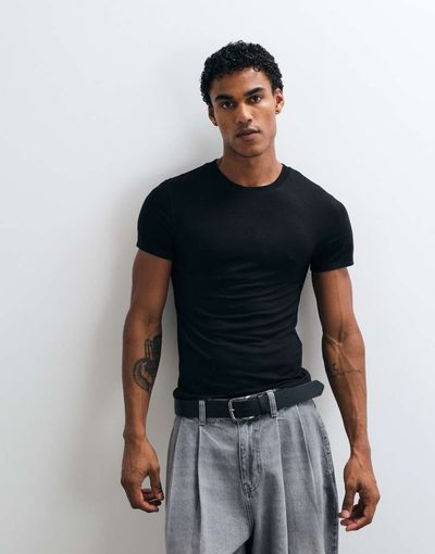 Collusion COLLUSION fitted short sleeve muscle t-shirt in black