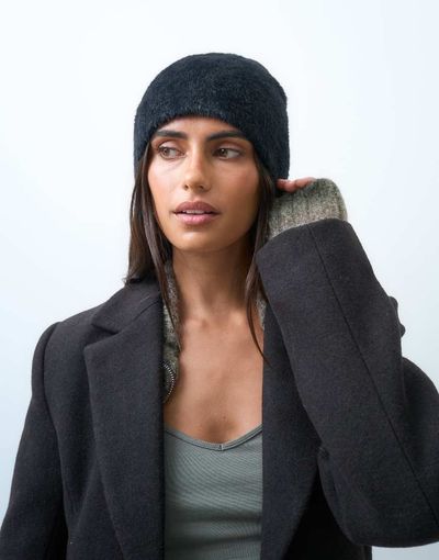 Collusion COLLUSION fluffy beanie in black