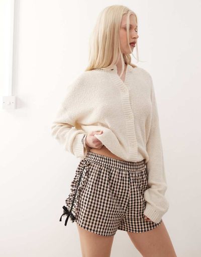 Collusion COLLUSION frill side shorts in gingham-Black