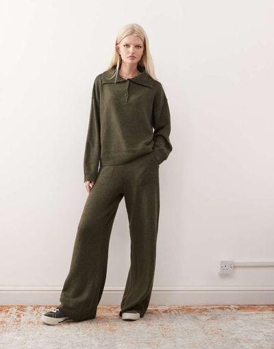 Collusion COLLUSION knit oversized sweatpants in khaki - part of a set-Green