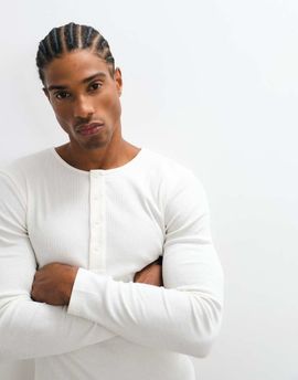 Collusion COLLUSION long sleeve fitted henley t-shirt in white-NEUTRAL