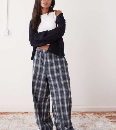 Collusion COLLUSION low rise balloon pants in blue plaid-Multi