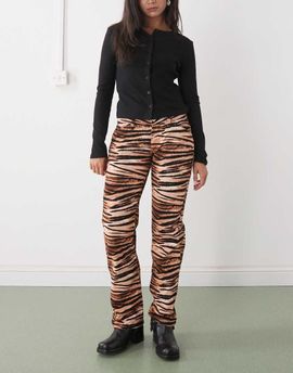 Collusion COLLUSION low waist slim bootcut jeans in tiger print-Multi
