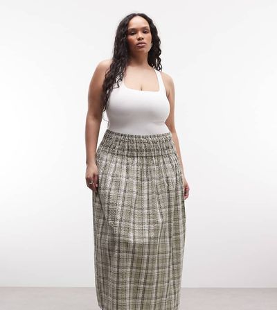 Collusion COLLUSION Plus shirred waistband maxi skirt in green plaid