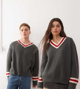 Collusion COLLUSION Unisex knitted v neck sweater in gray with red detail