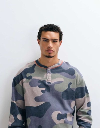 Collusion COLLUSION washed long sleeve waffle T-shirt in camo-Green