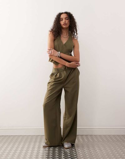 Collusion COLLUSION wide leg tailored pants in khaki - part of a set-Green