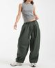 Collusion COLLUSION XL balloon leg pants in khaki-Green - 1