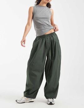 Collusion COLLUSION XL balloon leg pants in khaki-Green