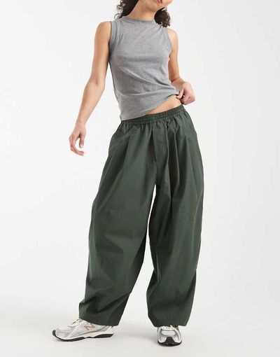 Collusion COLLUSION XL balloon leg pants in khaki-Green