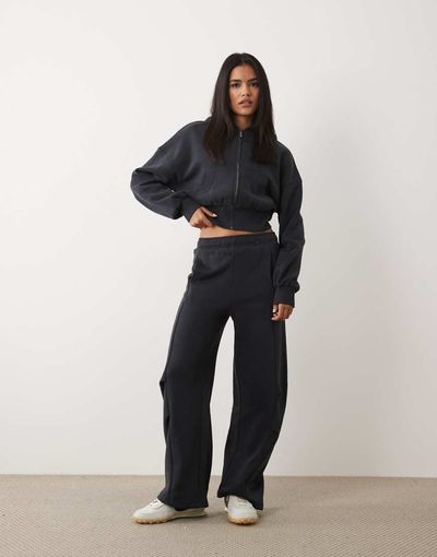 Cotton On Cotton On barrel sweatpant in shadowstone-Black