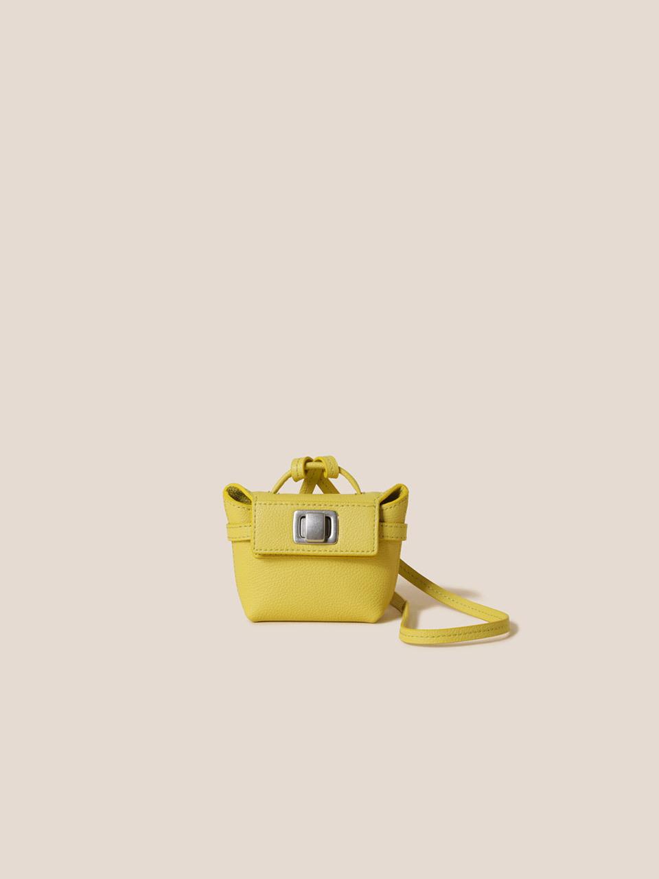 COURONNE Leather Textured Miniature Noah Airpod Charm (RCAEX25141YEX)