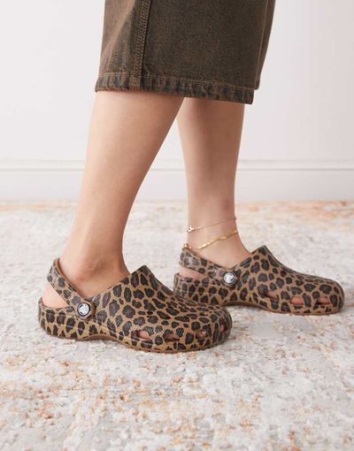 Crocs Crocs Classic clogs in brown leopard print