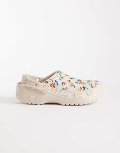Crocs Crocs Classic Crafted Floral Clogs in frappé-Brown
