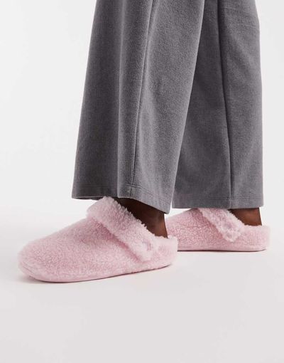 Crocs Crocs Cozzzy fleece slippers in pink milk