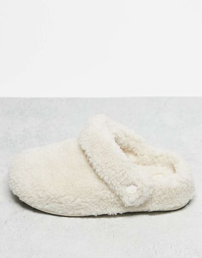 Crocs Crocs Unisex Cozzzy fleece slippers in cream-Neutral