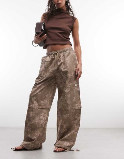 Daisy Street Daisy Street 2 in 1 low rise hibiscus floral pants with zip cut off in brown-Multi