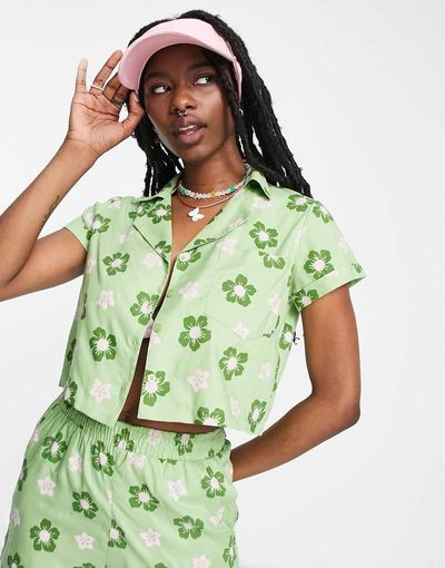 Daisy Street Daisy Street cropped boxy shirt in retro smile graphic floral - part of a set-Green
