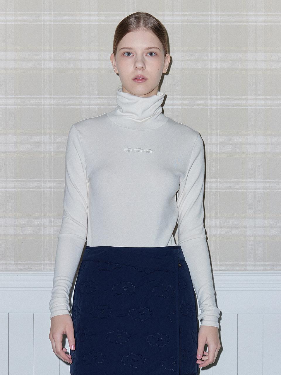 DAISY SYNDROME D, D, D SLIM TURTLE NECK  TOP