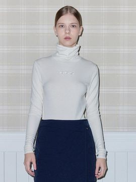 DAISY SYNDROME D, D, D SLIM TURTLE NECK  TOP
