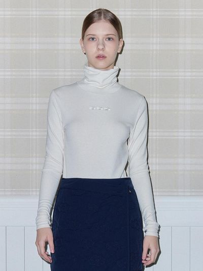 DAISY SYNDROME D, D, D SLIM TURTLE NECK  TOP