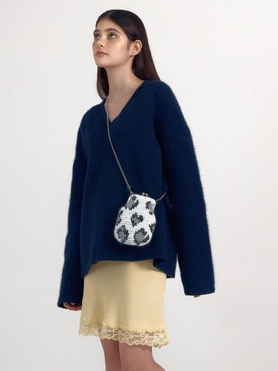 DANCING GRANDMA BALLOON Fur Cross-Body Bag [White]