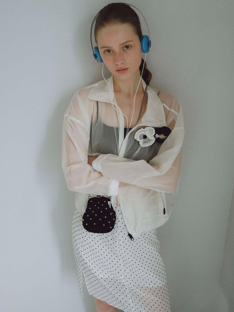 DANCING GRANDMA BOGGLE BALL CROSS-BODY BAG [BLACK]