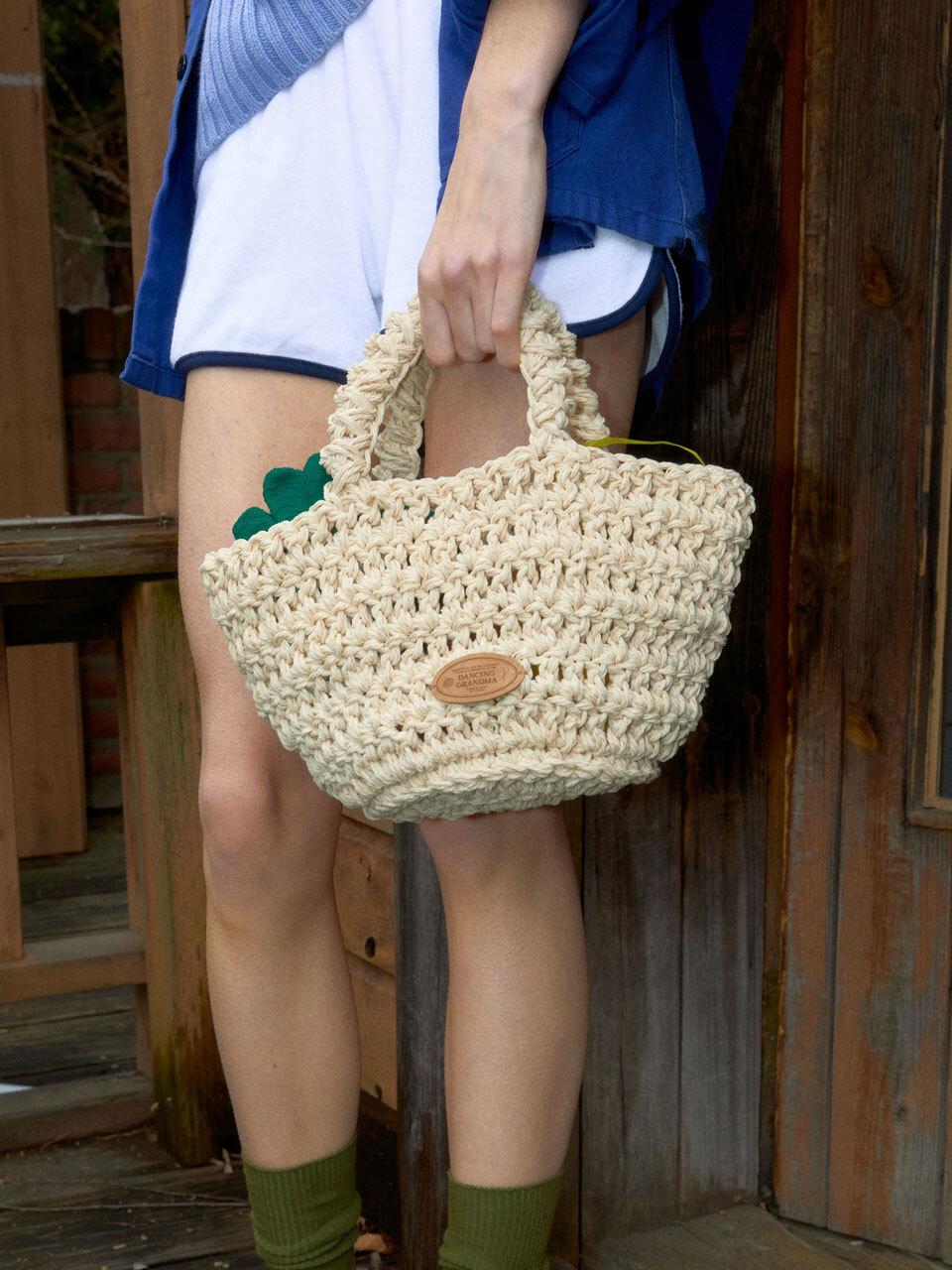 DANCING GRANDMA GARDEN TOTE BAG [SAND BEIGE]