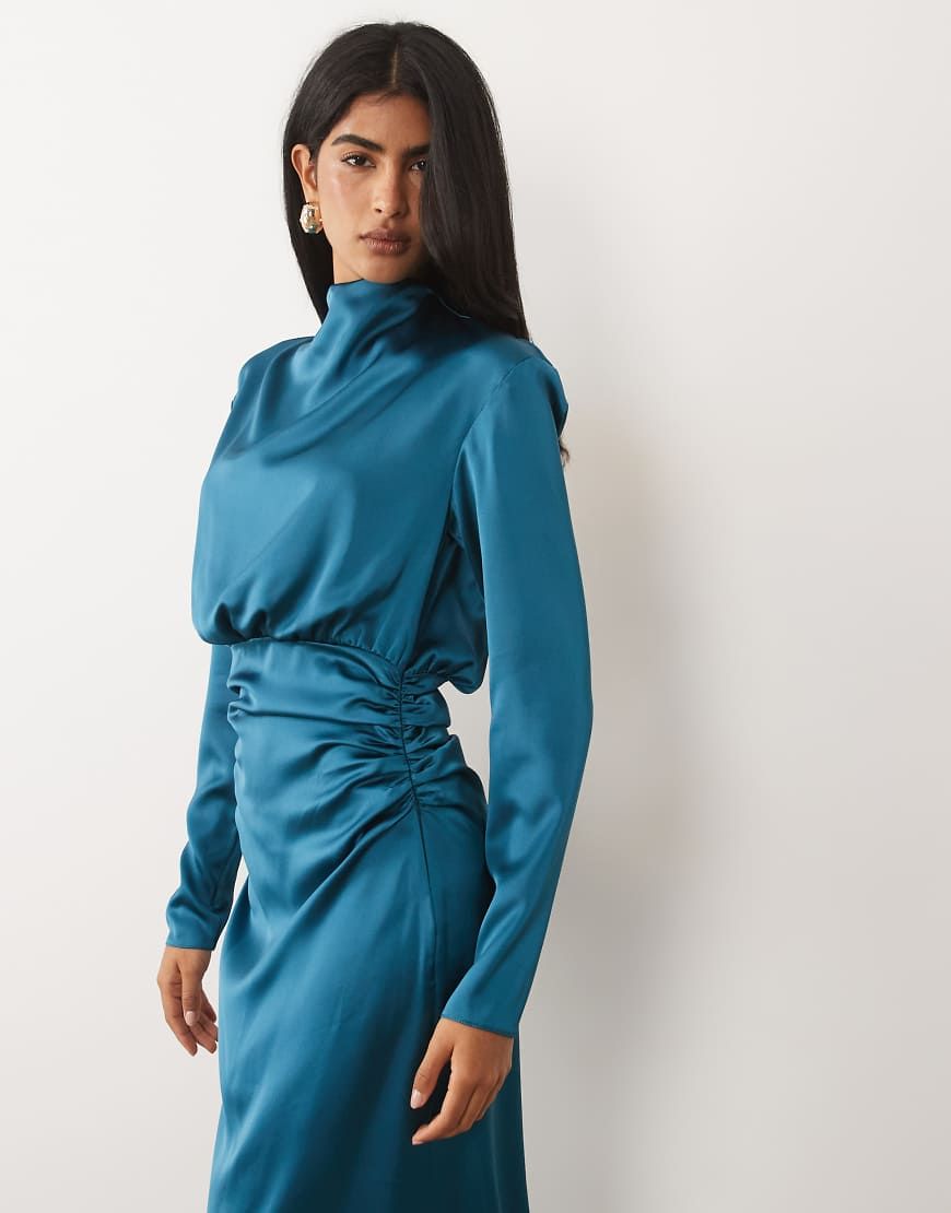 daska blue dress Its elegant silhouette and