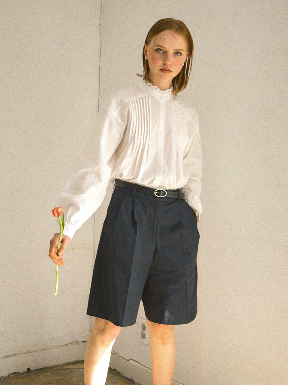 DAUGHTER Two Tuck Bermuda Pants_Navy