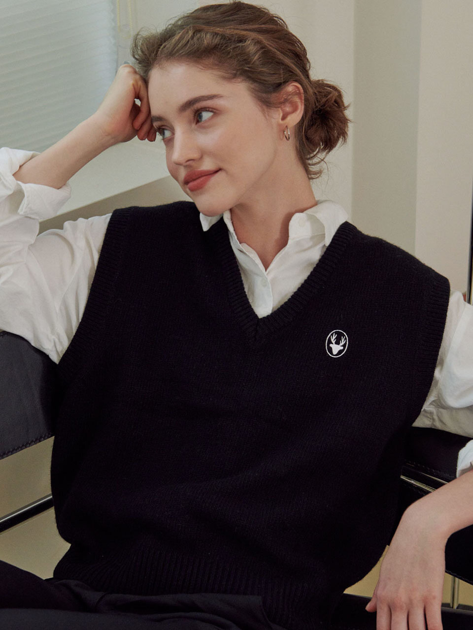 DEAR MY DEER V-neck Vest_Black