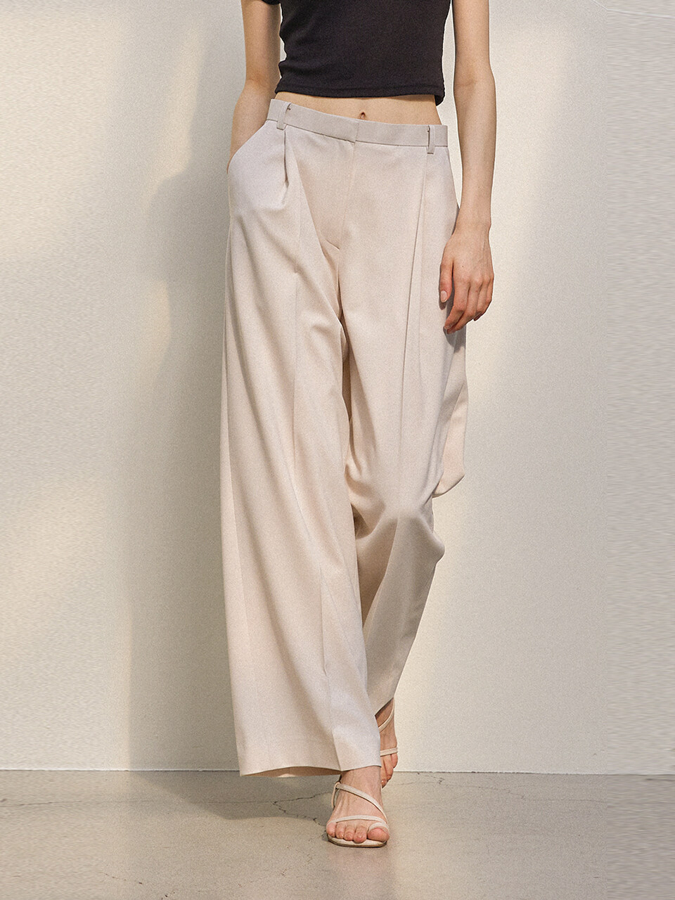 DEFEMME Life Wide One Tuck Pants Beige