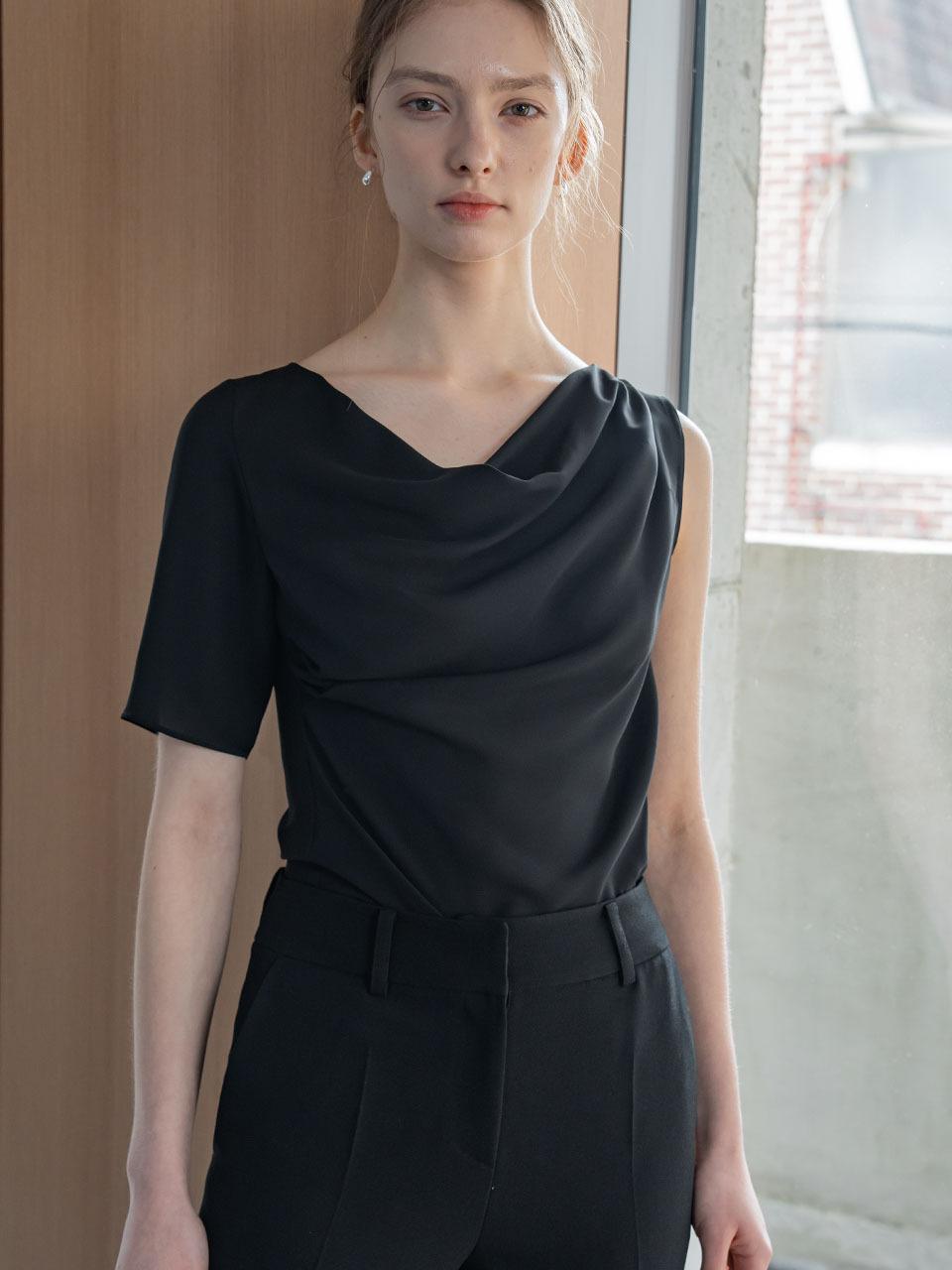 DEFEMME SEMI DRAPE SPAN HALF BLOUSE