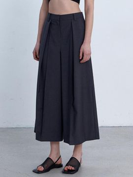 DEFEMME SIERRA WIDE CULOTTE TUCK BERMUDA PANTS [BROWN]