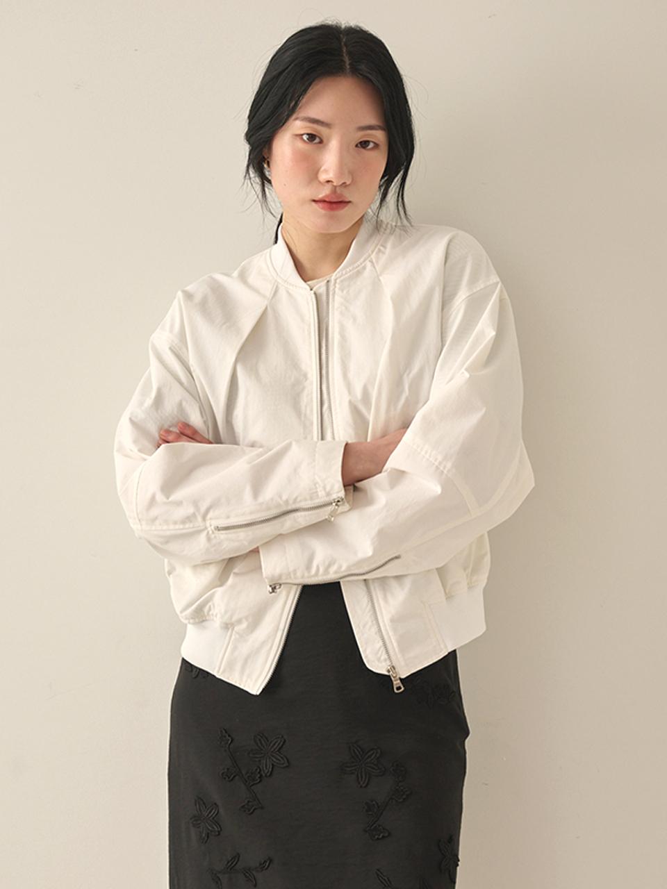 deiiiibydeiiii Classic Blouson Jumper Jacket [White]