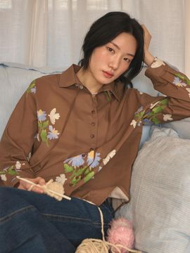 deiiiibydeiiii Flower Pattern Ribbon Blouse [Brown]