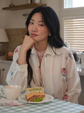deiiiibydeiiii Flower Pattern Ribbon Blouse [White]