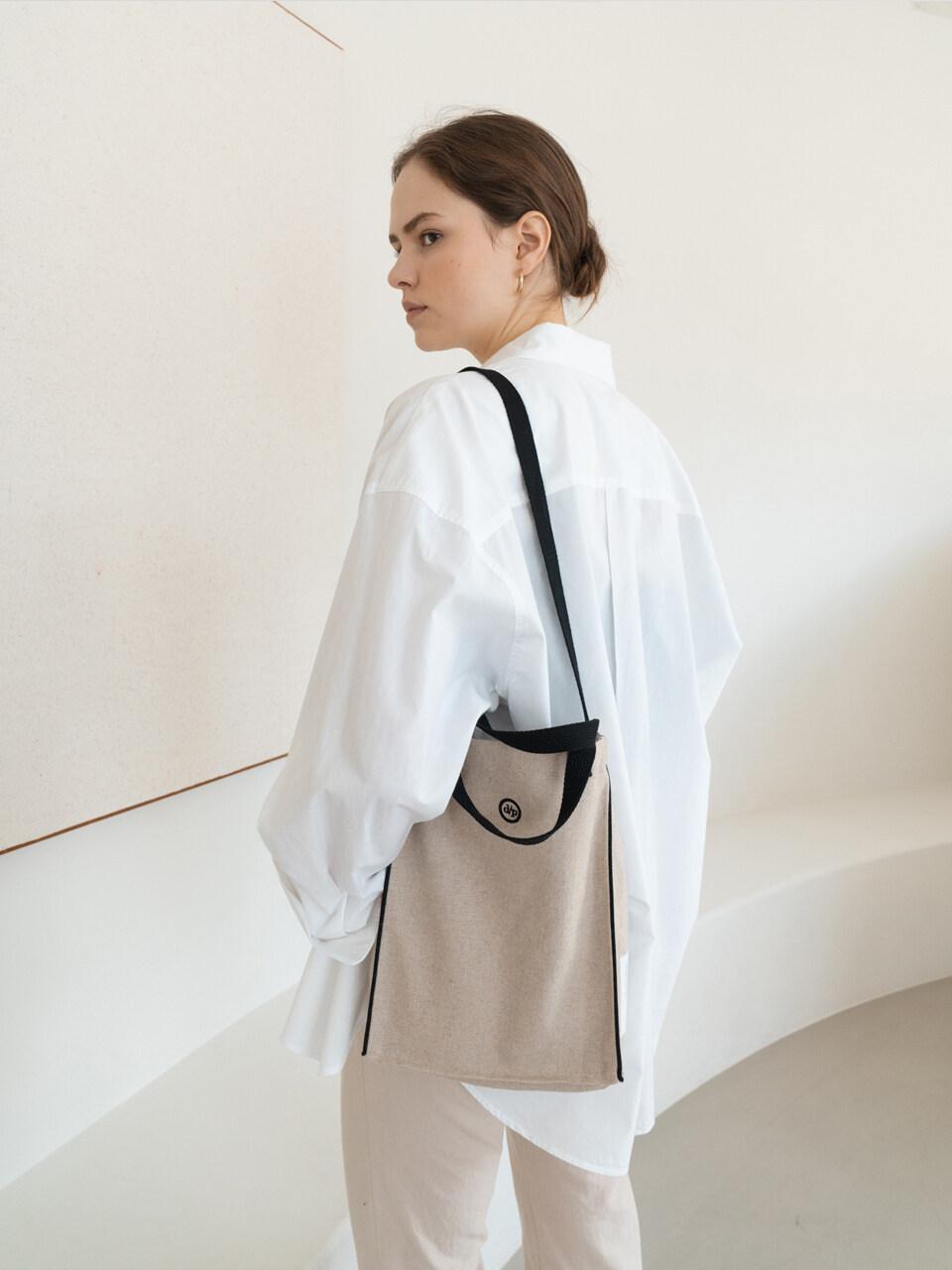 DEPOUND Biscuit Bag (M)-Black