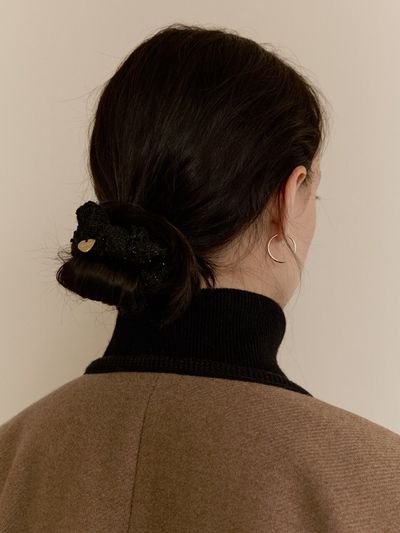 DEPOUND Heart Charm Scrunchie_Black tweed