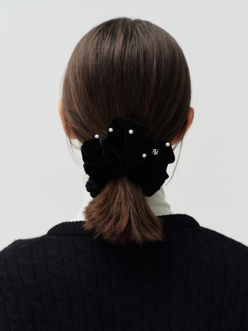 DEPOUND pearl velvet scrunchie - black