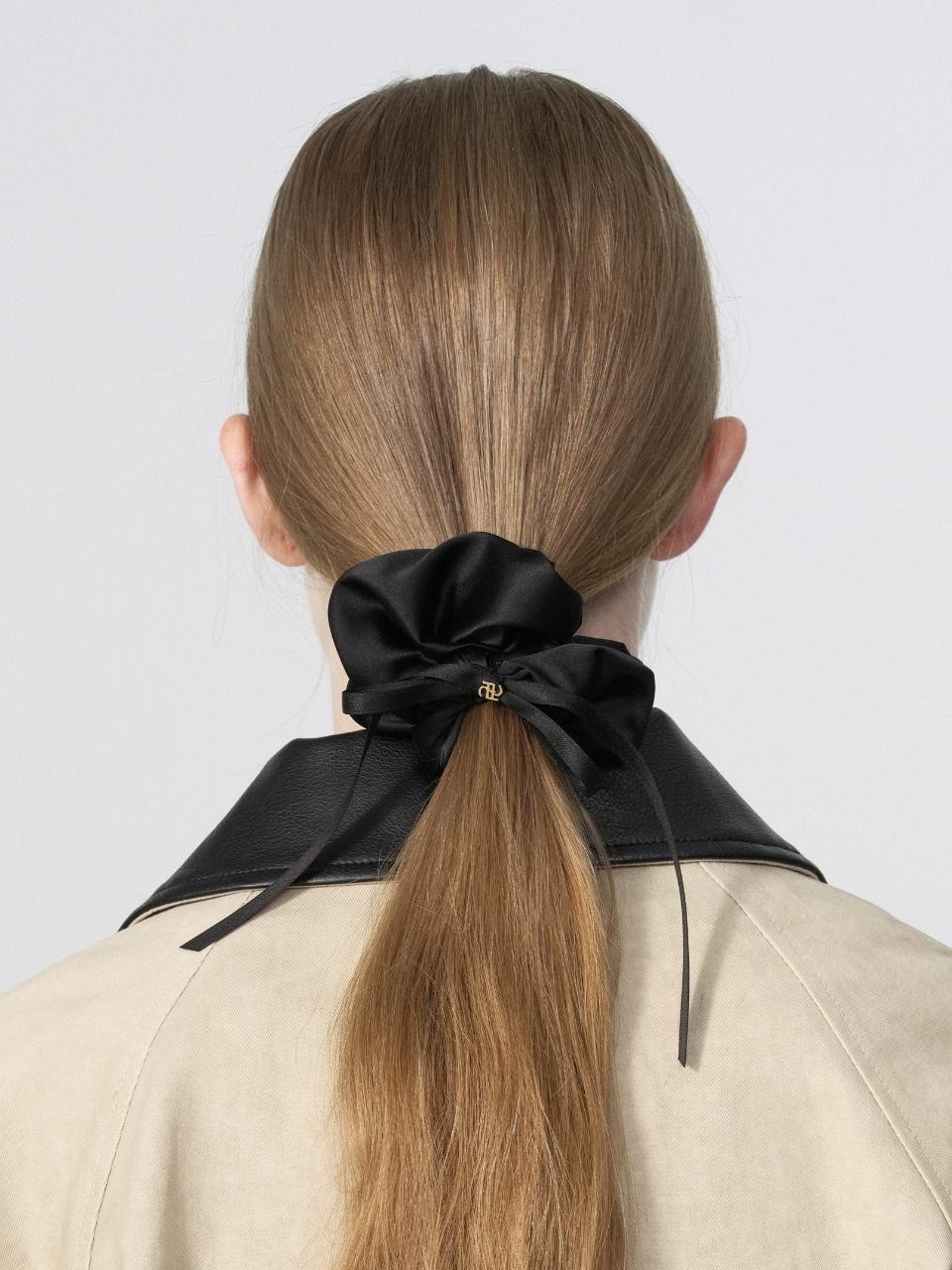 DEPOUND ribbon charm scrunchie (satin) - black (M)