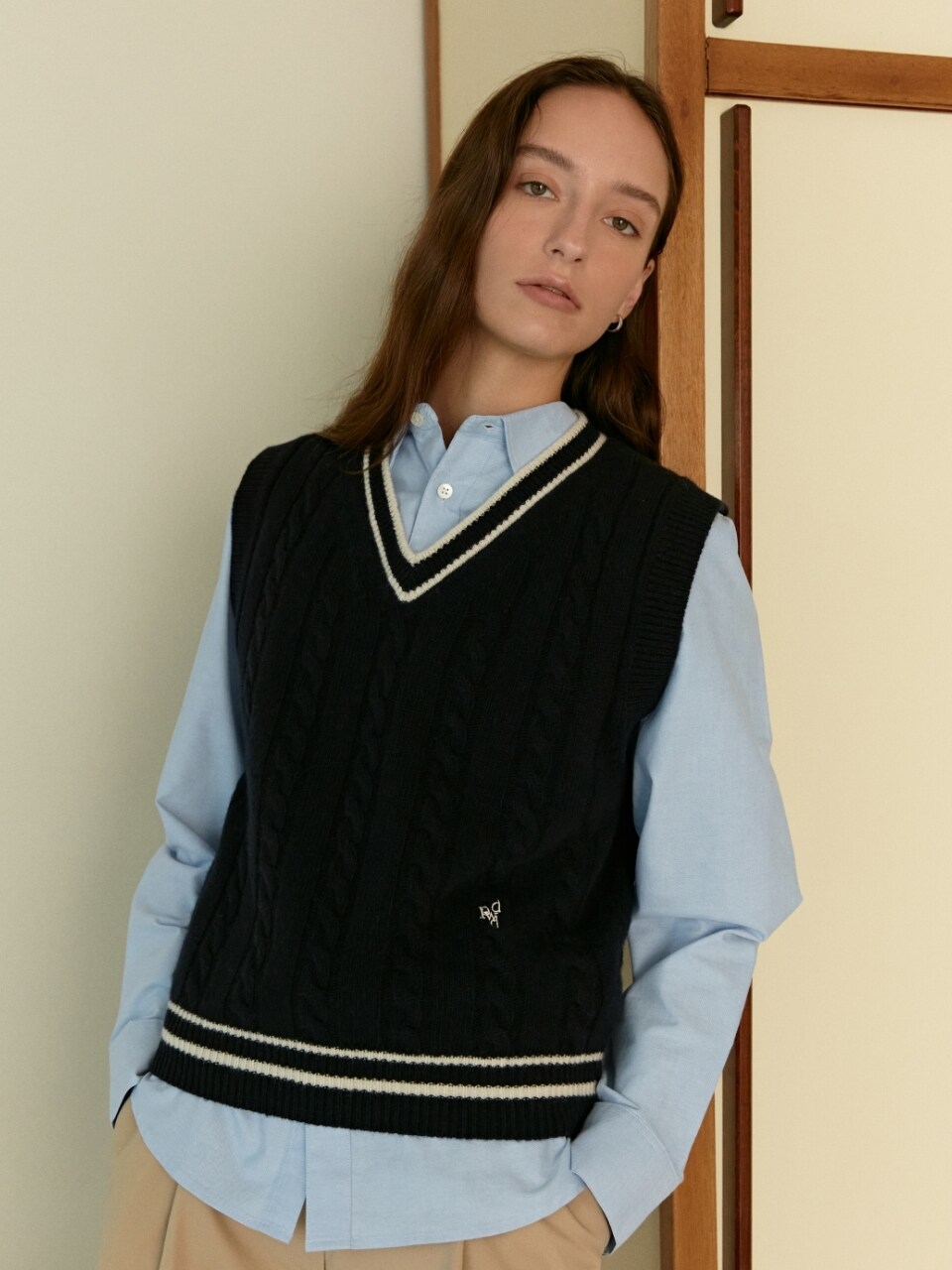 DEPOUND V Neck Line Cable Vest_Navy