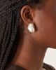 DesignB London DesignB London claw set faux pearl stud earrings in gold tone - 1