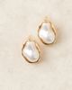 DesignB London DesignB London claw set faux pearl stud earrings in gold tone - 3