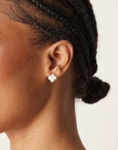 DesignB London DesignB London clover stud earrings in white and gold